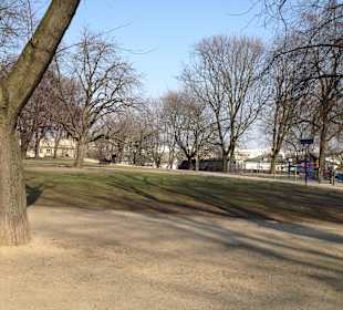 Skwer Bohdana Wodiczko koło szkoły muzycznej