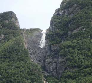Wasserfall am Binnenfjord
