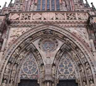 Filigraner Tympanon Hauptportal