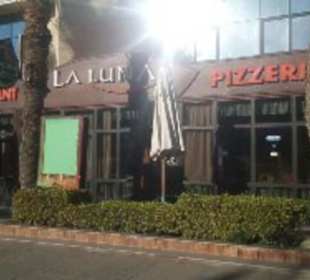 Eingang vom Restaurant von der Straße aus 