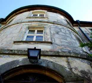 Der Eingang wie ein eigener Turm