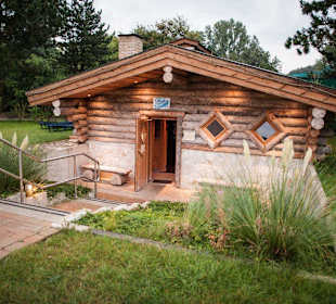 Die Erdsauna kommt auf bis zu 100°C.