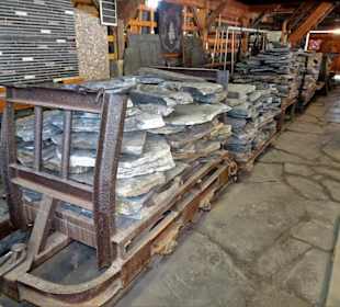 Rundgang durch die Spalthütte des Schieferbruches