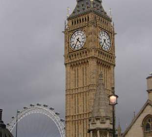 Big Ben mit London Eye im Hintergrund