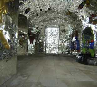 Grotte der Niki de Saint Phalle