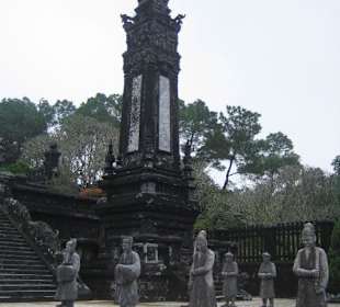 In Beton gegossene Wächter und Begleiter.