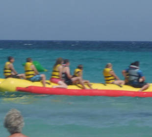 Banannenfahrt am Strand von Sa Coma
