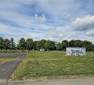 Streetballlplatz und Ruhewiese