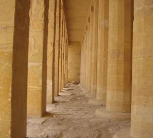 Säulengang im Hatschepsut Tempel
