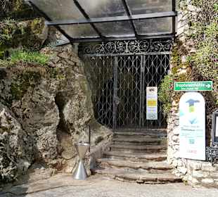Eingang zur Tropfsteinhöhle