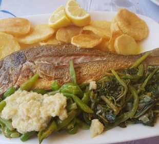 Dorade mit Spinat, grüne Bohnen und Garlicdip
