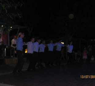 Das Personal von Corissia Hotels macht mit