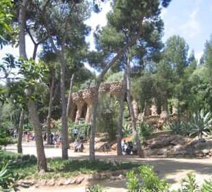 Park Güell, ogród z pięknymi budowlami