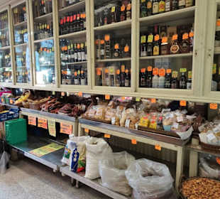 Blick in den Feinkostladen Mercearia do Bolhão