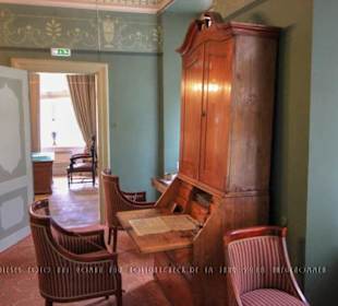 Fürstliches Zimmer mit Sekretär