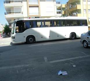 Bus am Basar in Manavgat