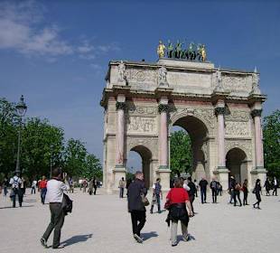 Арка каррузель возле лувра