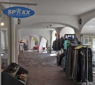 In den Arkaden der Altstadt