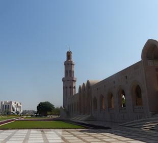 Vor dem geschlossenen Tor