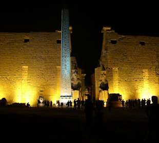 Luxortempel bei Nacht