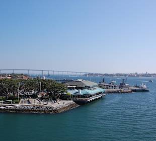 Blick von der Midway zur Coronado Bridge