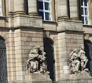 Hauptportal vom Schloss