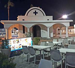 Terrasse vor der Kirche