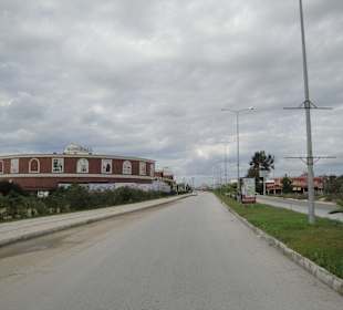 Weg zur Lyra Park Shopping Mall