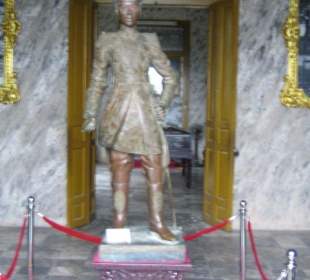 Eine Statur von Kaiser Khai Dinhs.