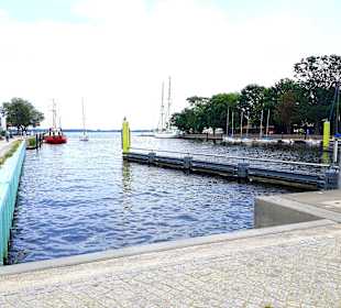 Wiecker Hafen an der Klappbrücke