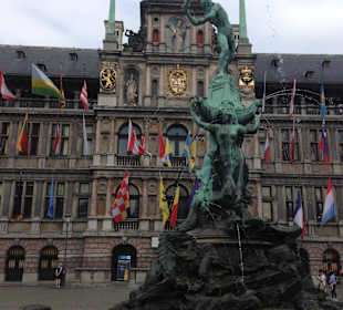 Brunnen vor dem Rathaus