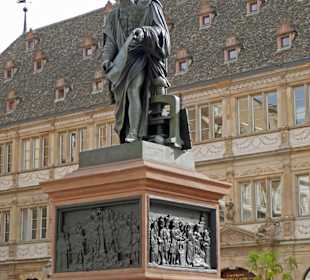 Denkmal  am Platz Gutenberg,Denkmal ist Gutenberg