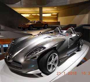 Музей Мерседес-Бенц