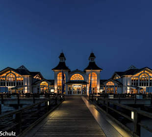 Seebrücke bei Nacht