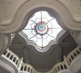 Blick unter dem Turm nach oben