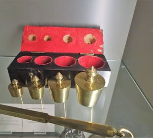 Historische Gewichte im Museum Lüneburg