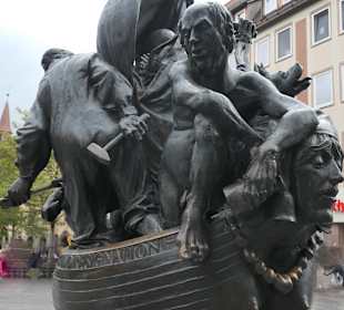 Die Brunnenskulpturen vom Narrenschiffbrunnen