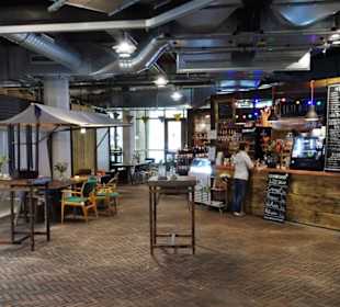 Rundgang durch die Markthalle Acht