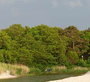 Blick vom Strand auf den Kanal
