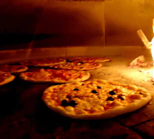 Pizza aus dem Holzofen