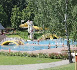 Solarbeheitzes Erlebnisbad 400 m vom Hotel BB