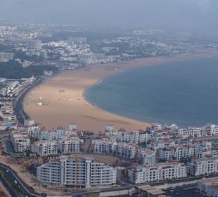 Blick auf die Bucht mit Strand von Agadir