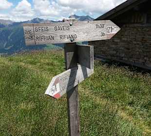 Wandern Dorf Tirol