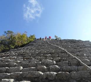 Coba - Aufstieg zur Pyramide