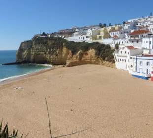 Praia do Carvoeiro im März