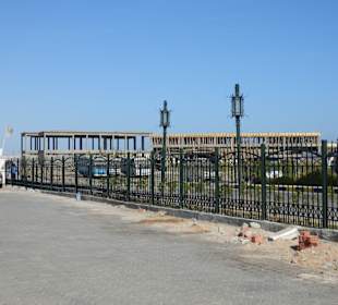 Der Weg zum Strand - man sieht bereits die Baustelle