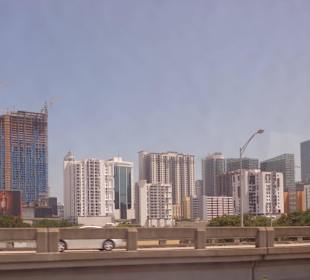 Skyline von der Stadt her