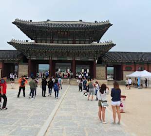 Zewnętrzny dziedziniec