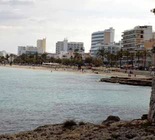 Entlang der Strandpromenade Cala Millor