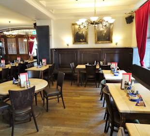 In den Gasträumen "Im Goldenen Ring"